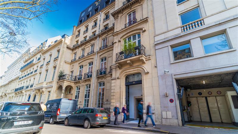 Outdoor area of the Schiller International University Paris campus